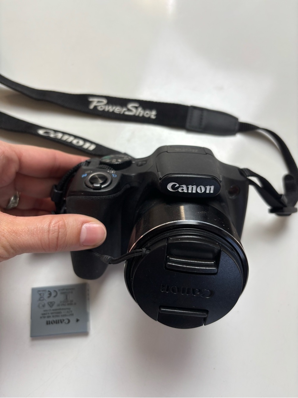 Canon PowerShot SX540 HS with battery and charger - Picture 2 of 5